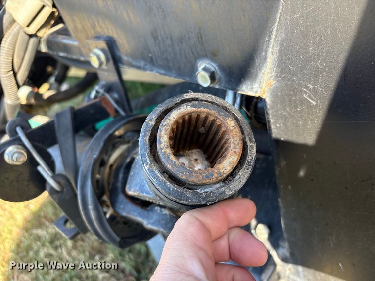 image for item EA7071 2011 MacDon D60-D draper head