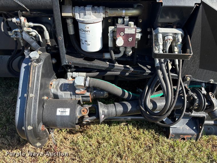 image for item EA7071 2011 MacDon D60-D draper head