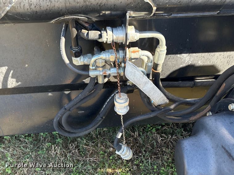 image for item EA7071 2011 MacDon D60-D draper head