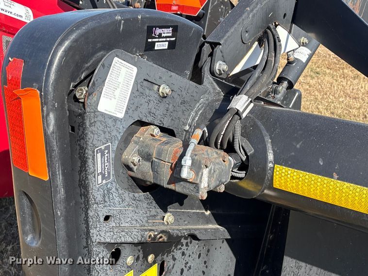 image for item EA7071 2011 MacDon D60-D draper head