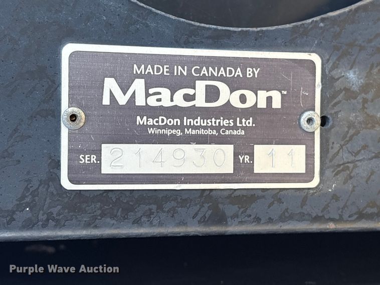 image for item EA7071 2011 MacDon D60-D draper head