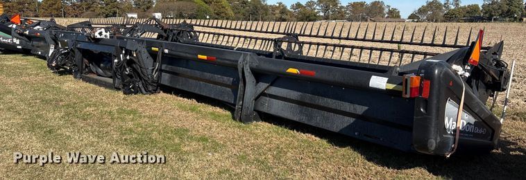 image for item EA7072 MacDon D60-6 draper head