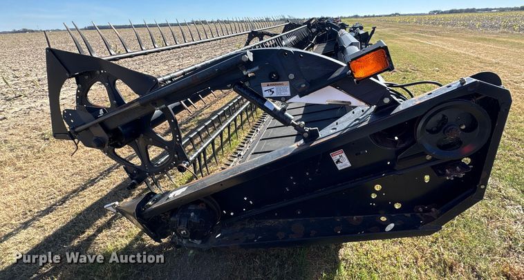 image for item EA7072 MacDon D60-6 draper head