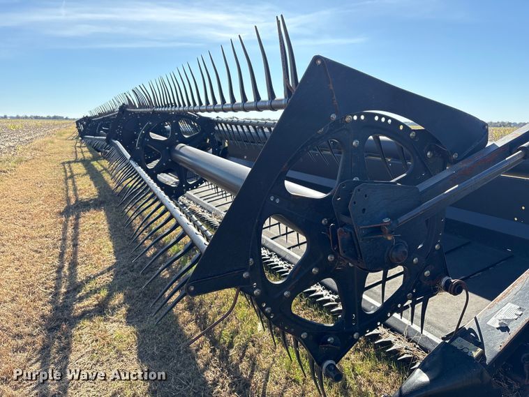 image for item EA7072 MacDon D60-6 draper head