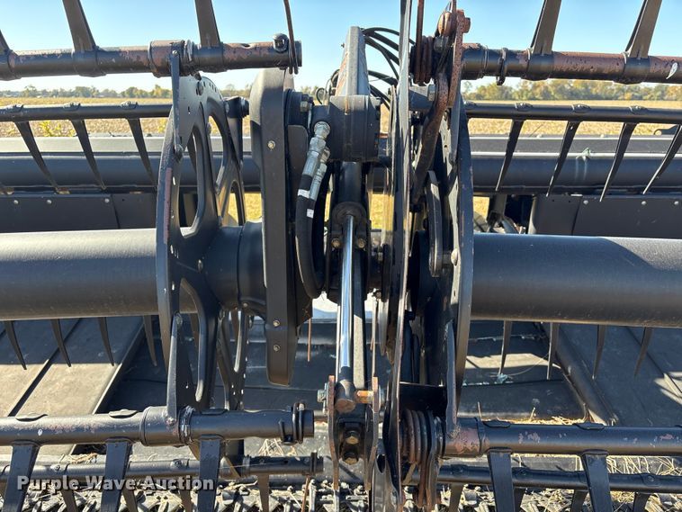 image for item EA7072 MacDon D60-6 draper head