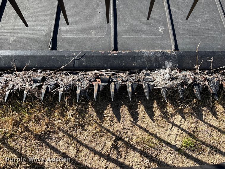 image for item EA7072 MacDon D60-6 draper head