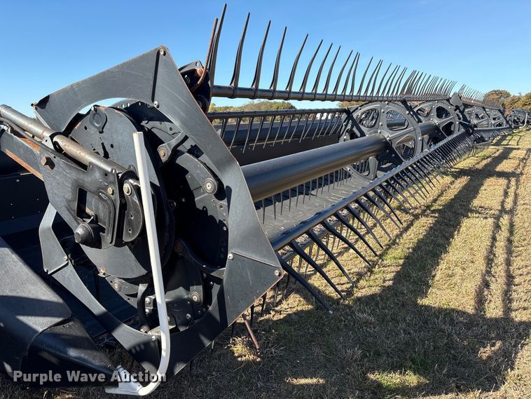 image for item EA7072 MacDon D60-6 draper head