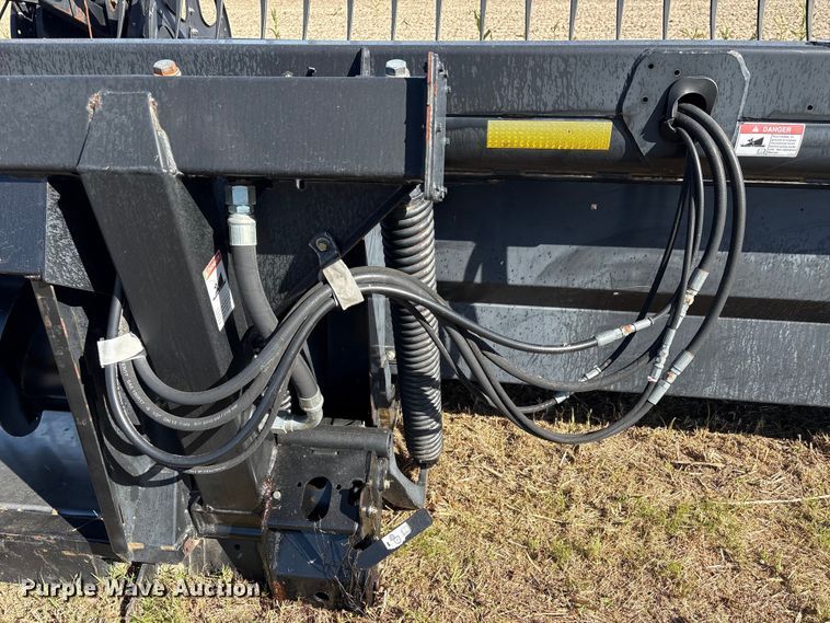 image for item EA7072 MacDon D60-6 draper head