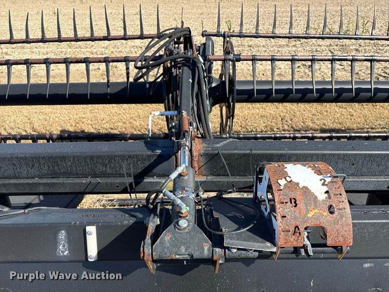 image for item EA7072 MacDon D60-6 draper head