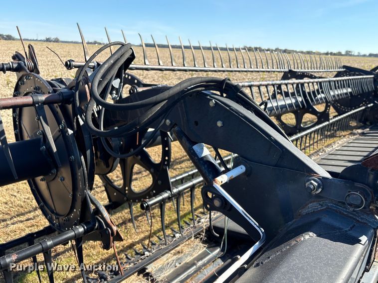 image for item EA7072 MacDon D60-6 draper head