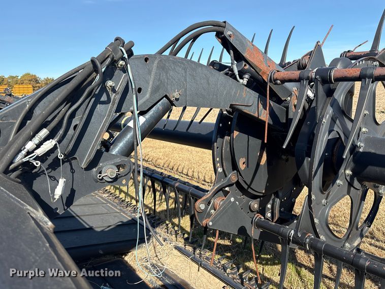 image for item EA7072 MacDon D60-6 draper head