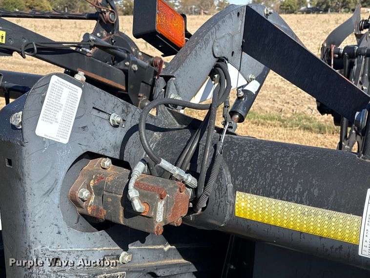 image for item EA7072 MacDon D60-6 draper head