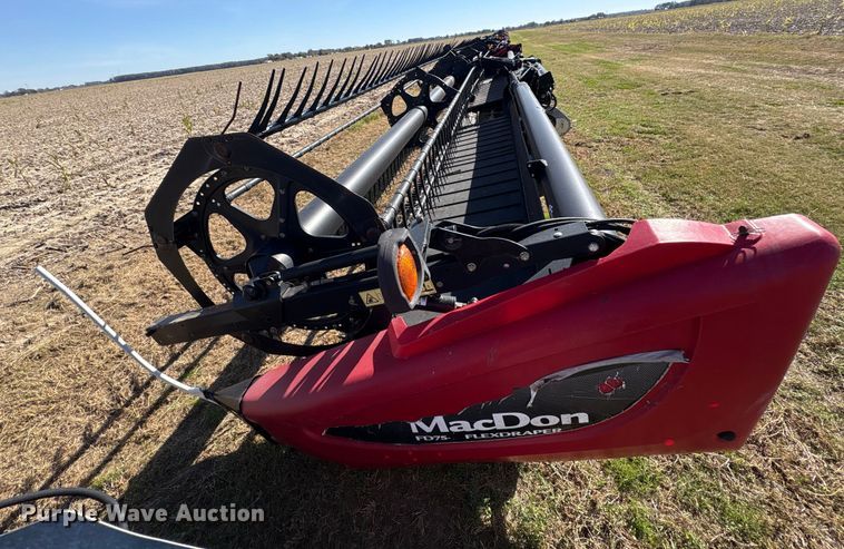 image for item EA7073 2015 MacDon FD74 FlexDraper flex draper head