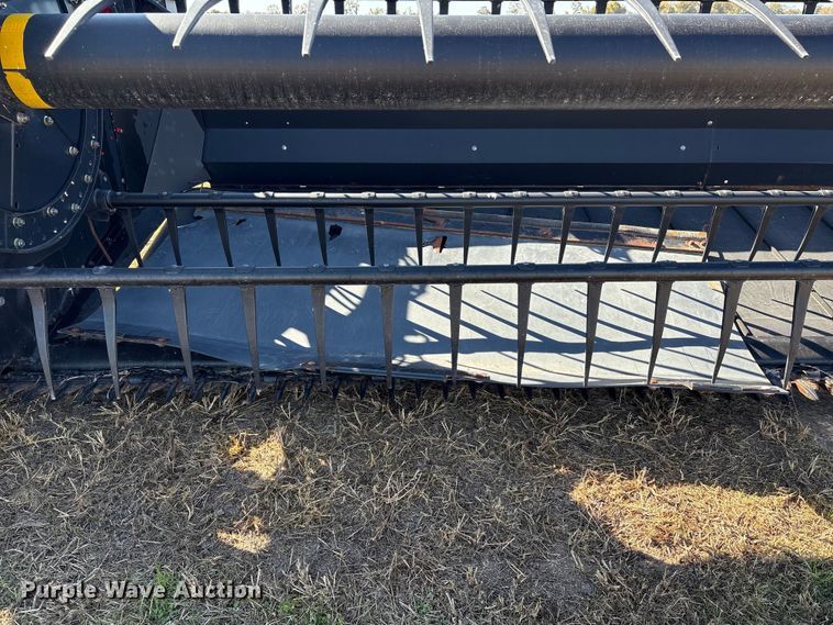 image for item EA7073 2015 MacDon FD74 FlexDraper flex draper head