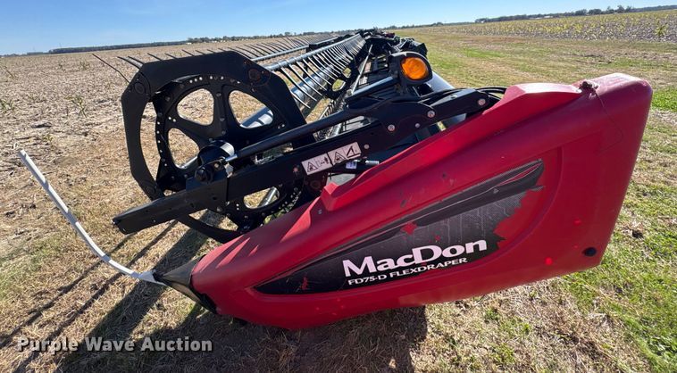 image for item EA7075 2013 MacDon FD75-D FlexDraper flex draper head