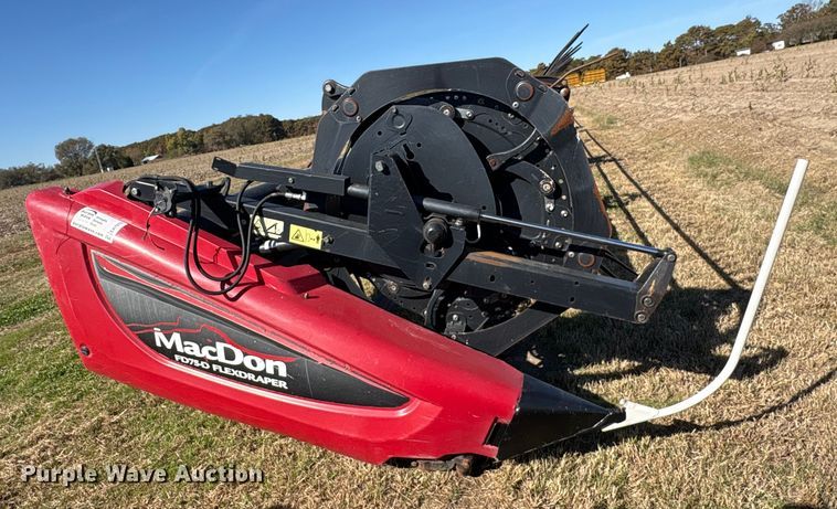 image for item EA7075 2013 MacDon FD75-D FlexDraper flex draper head