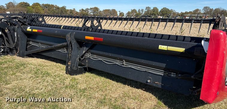 image for item EA7075 2013 MacDon FD75-D FlexDraper flex draper head