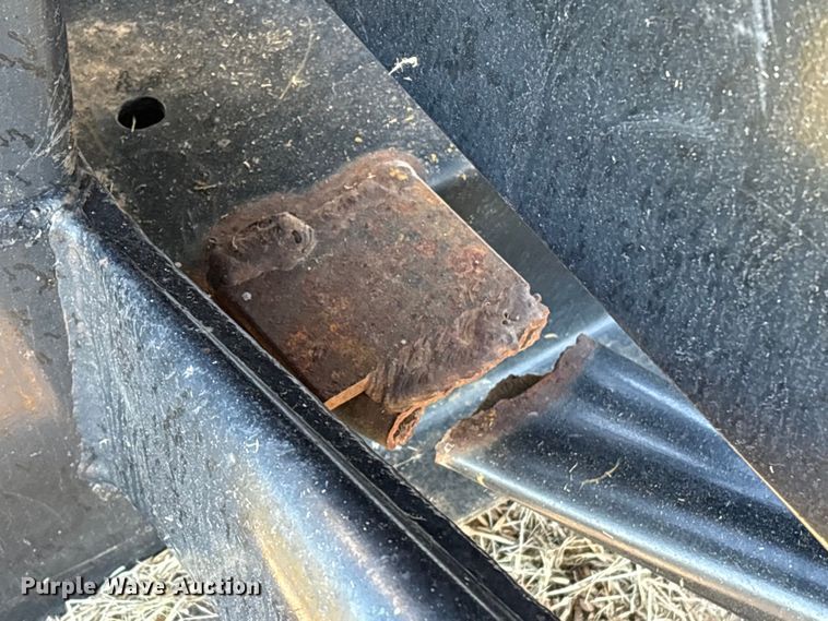 image for item EA7075 2013 MacDon FD75-D FlexDraper flex draper head