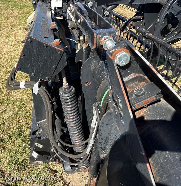 image for item EA7075 2013 MacDon FD75-D FlexDraper flex draper head