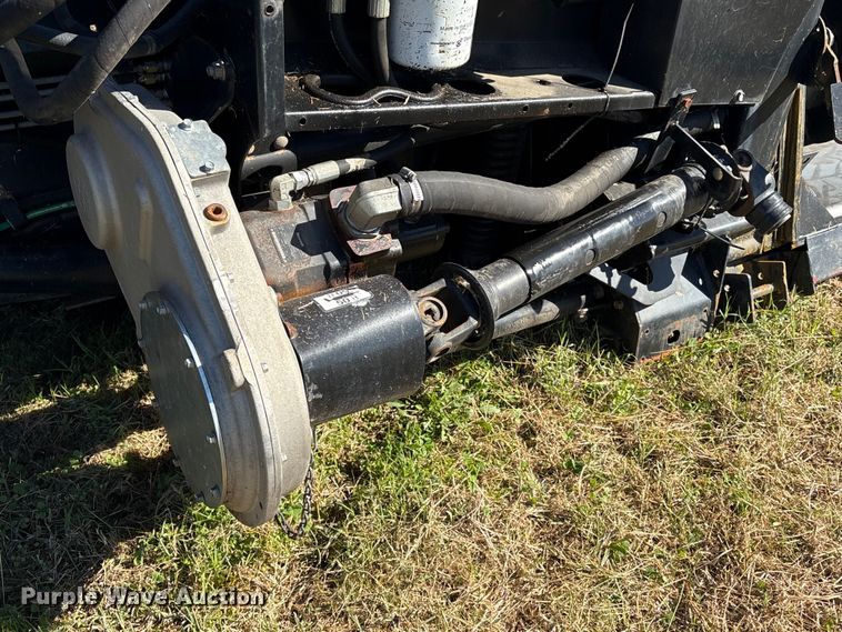 image for item EA7075 2013 MacDon FD75-D FlexDraper flex draper head