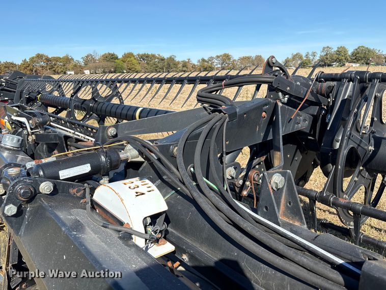 image for item EA7075 2013 MacDon FD75-D FlexDraper flex draper head