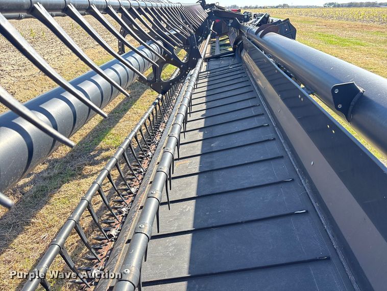 image for item EA7075 2013 MacDon FD75-D FlexDraper flex draper head