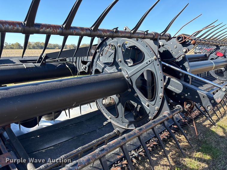 image for item EA7075 2013 MacDon FD75-D FlexDraper flex draper head