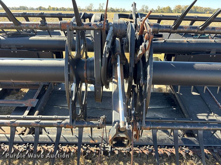 image for item EA7075 2013 MacDon FD75-D FlexDraper flex draper head