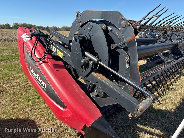 image for item EA7075 2013 MacDon FD75-D FlexDraper flex draper head