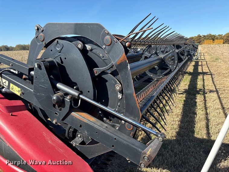 image for item EA7075 2013 MacDon FD75-D FlexDraper flex draper head