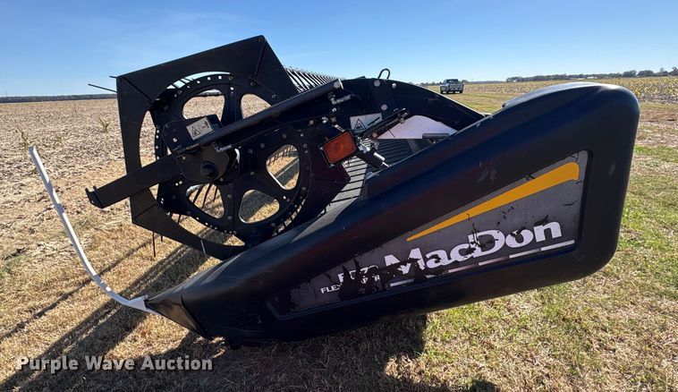 image for item EA7076 2013 MacDon FD70 FlexDraper flex draper head