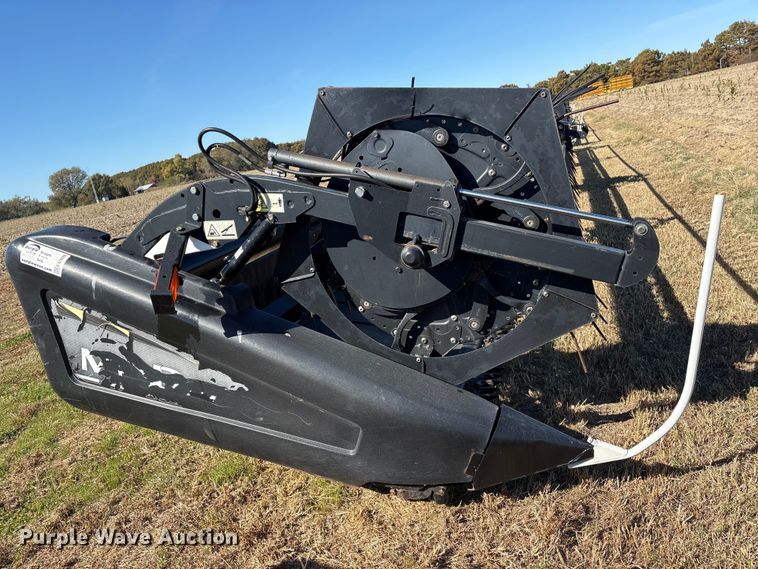 image for item EA7076 2013 MacDon FD70 FlexDraper flex draper head