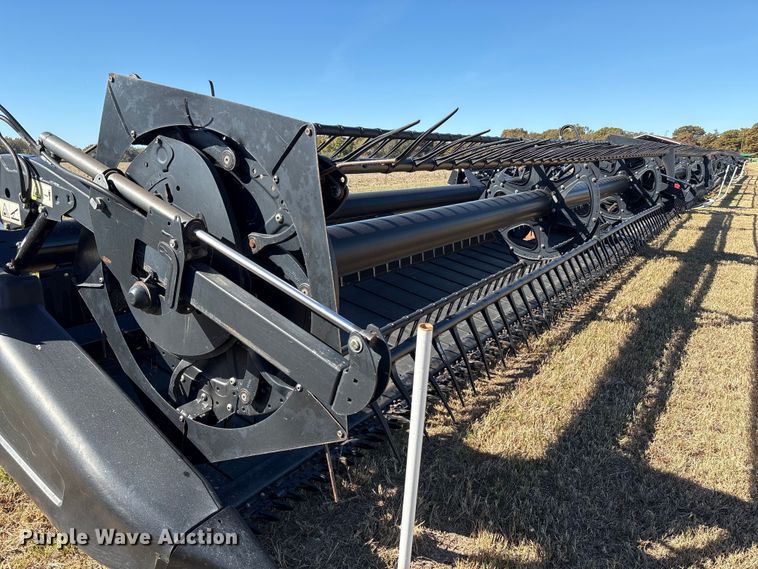 image for item EA7076 2013 MacDon FD70 FlexDraper flex draper head