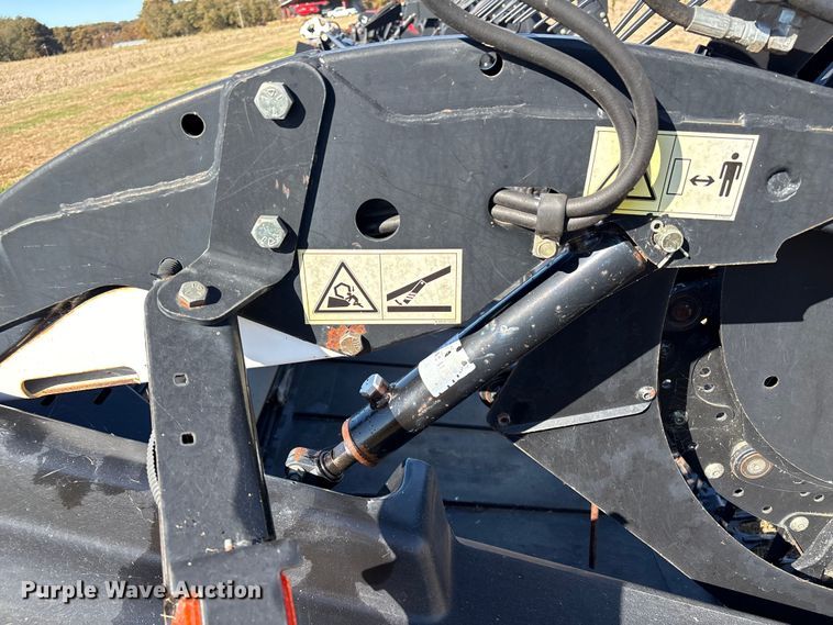 image for item EA7076 2013 MacDon FD70 FlexDraper flex draper head