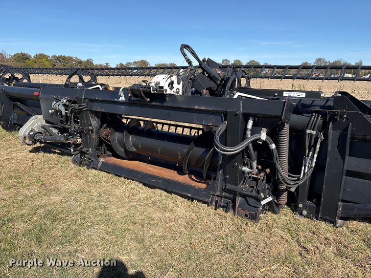 image for item EA7076 2013 MacDon FD70 FlexDraper flex draper head