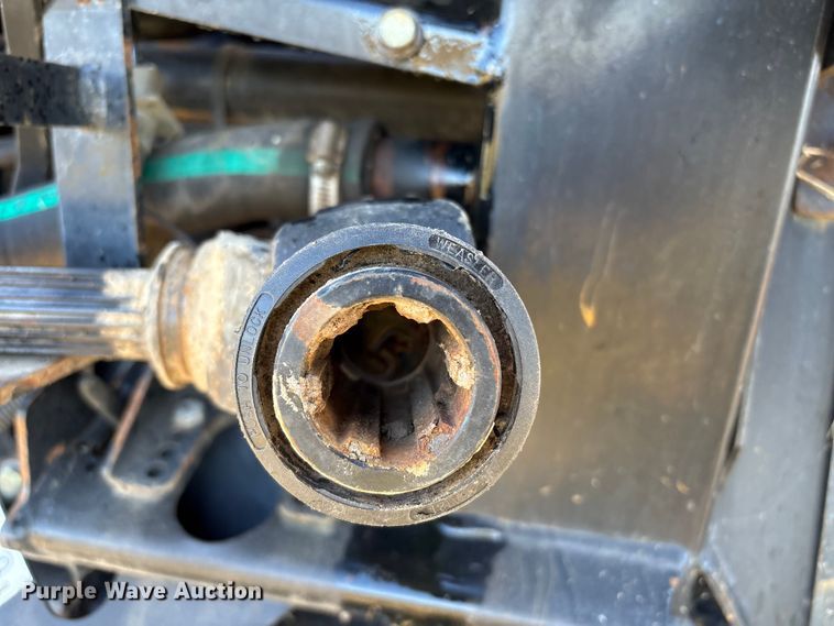 image for item EA7076 2013 MacDon FD70 FlexDraper flex draper head