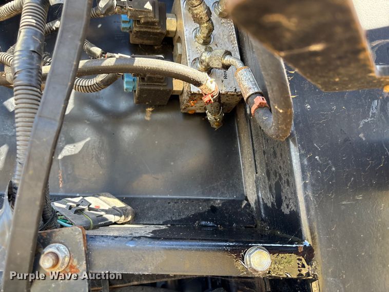 image for item EA7076 2013 MacDon FD70 FlexDraper flex draper head