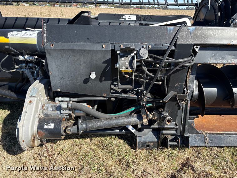 image for item EA7076 2013 MacDon FD70 FlexDraper flex draper head