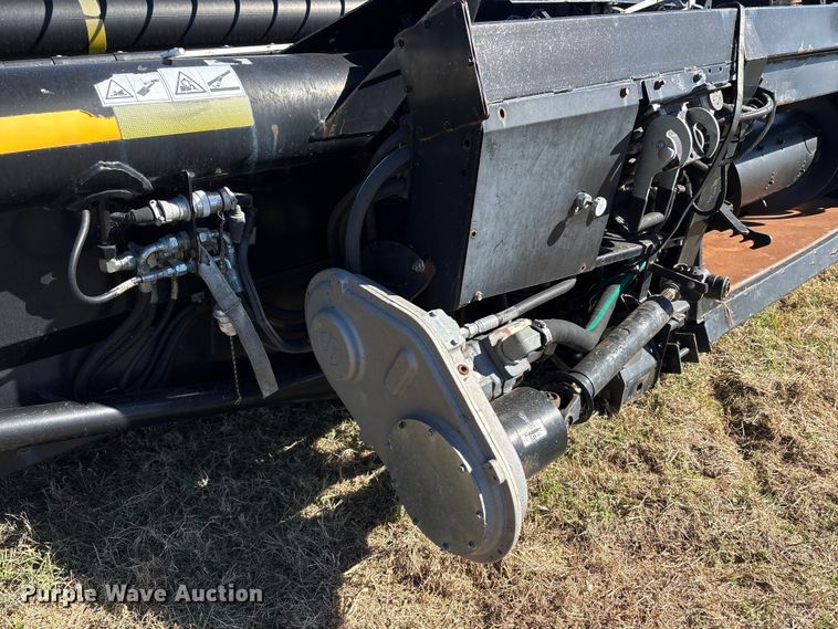 image for item EA7076 2013 MacDon FD70 FlexDraper flex draper head