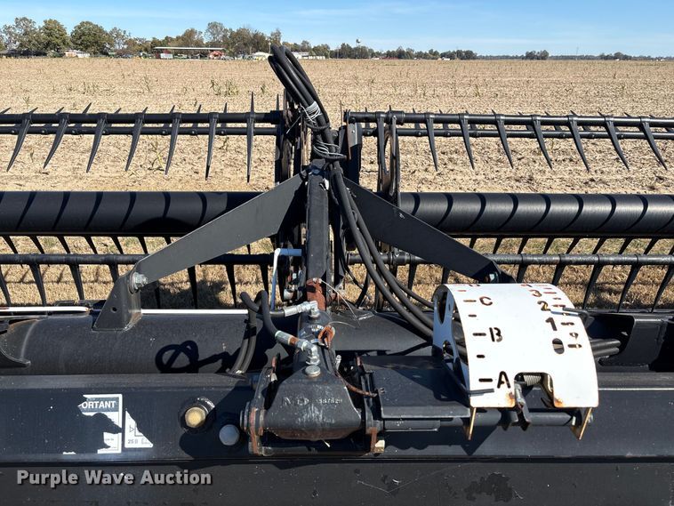 image for item EA7076 2013 MacDon FD70 FlexDraper flex draper head