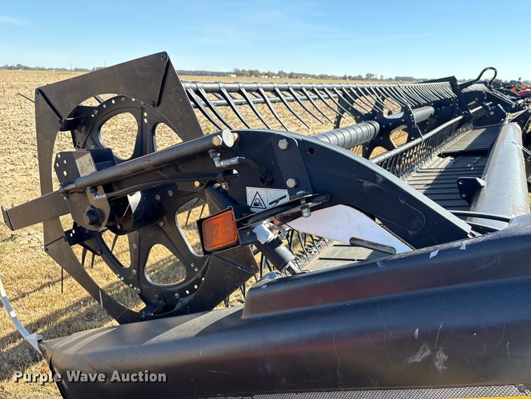 image for item EA7076 2013 MacDon FD70 FlexDraper flex draper head