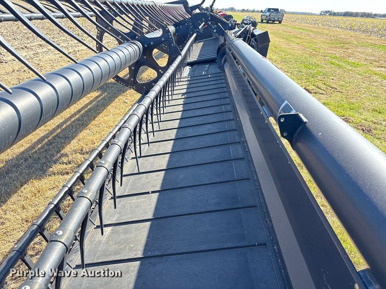 image for item EA7076 2013 MacDon FD70 FlexDraper flex draper head