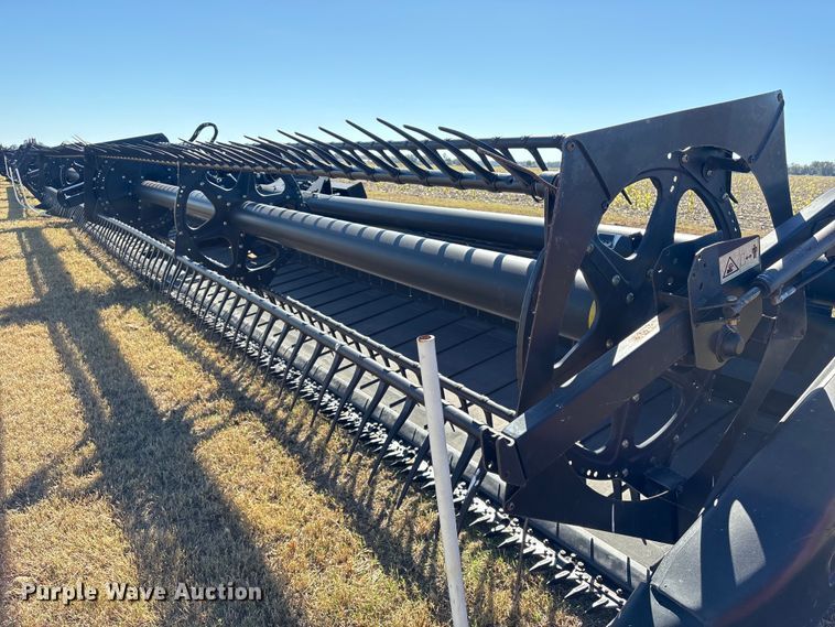 image for item EA7076 2013 MacDon FD70 FlexDraper flex draper head