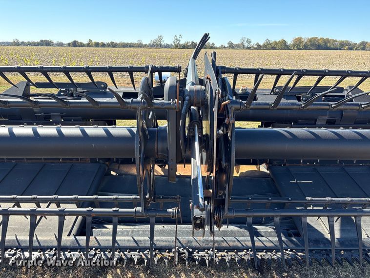 image for item EA7076 2013 MacDon FD70 FlexDraper flex draper head