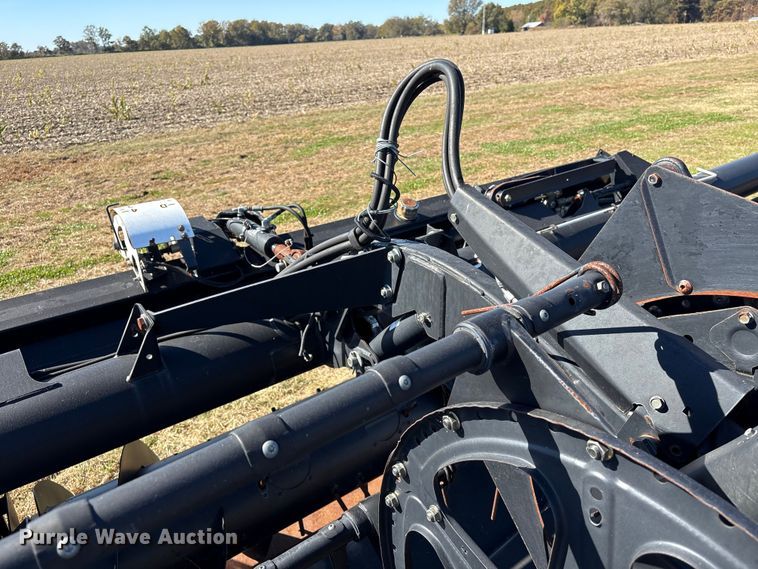 image for item EA7076 2013 MacDon FD70 FlexDraper flex draper head