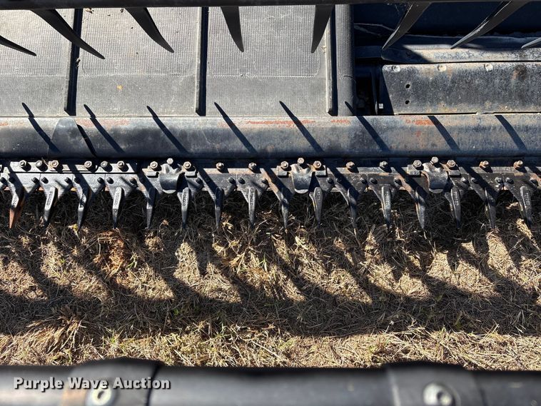 image for item EA7076 2013 MacDon FD70 FlexDraper flex draper head