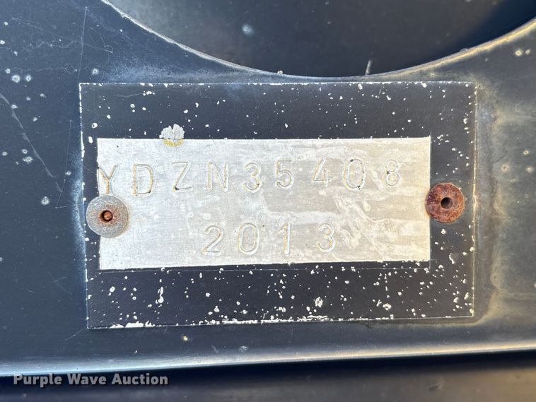 image for item EA7076 2013 MacDon FD70 FlexDraper flex draper head