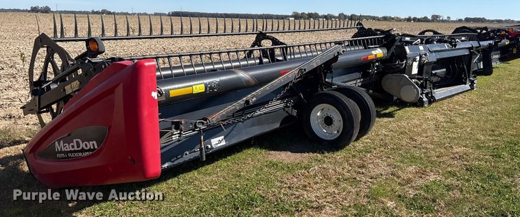 image for item EA7078 2015 MacDon FD75S FlexDraper flex draper head