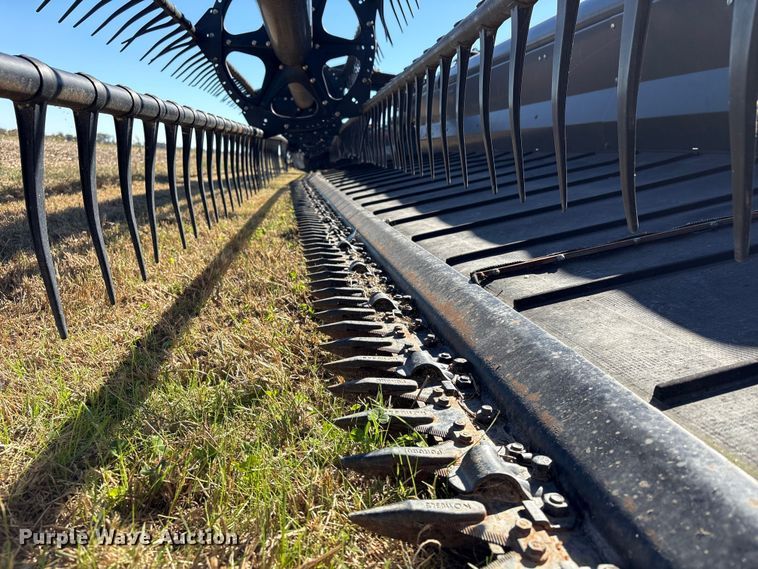 image for item EA7078 2015 MacDon FD75S FlexDraper flex draper head