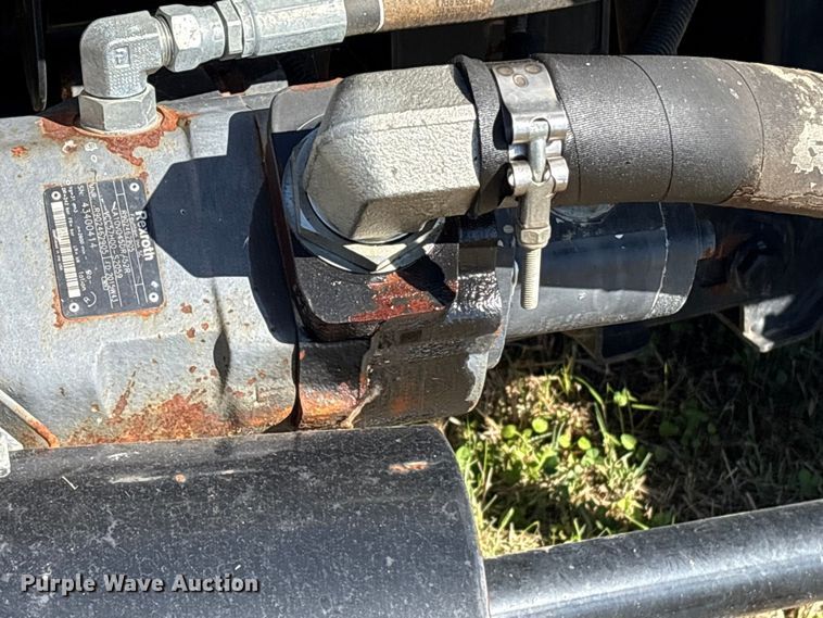 image for item EA7078 2015 MacDon FD75S FlexDraper flex draper head